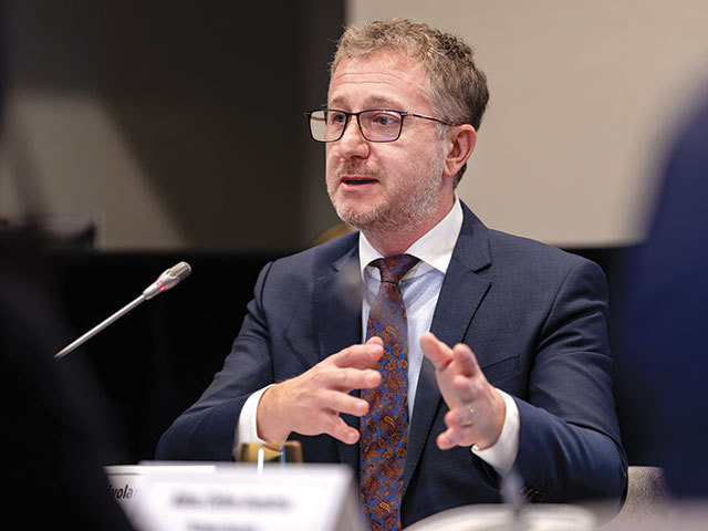 Emil Bivolaru, partener executiv NNDKP: Premisele unei creşteri economice există, dar nu cred că va depăşi 2%. Per total, 2026 va fi un an bun Statul poate susţine mediul de afaceri pe partea legislativă dacă se va adapta la ritmul de creştere economică, în special în probleme critice, cum sunt avize, autorizaţii pentru începerea proiectelor de investiţii