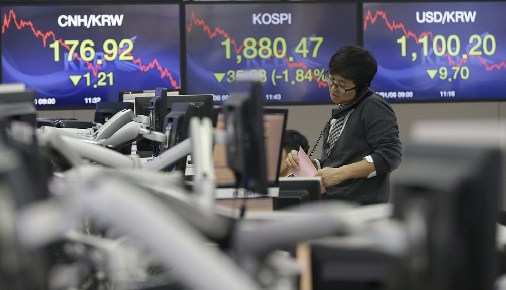 Escorta navală promisă de Trump în Strâmtoarea Hormuz nu calmează piețele: investitorii fug de risc