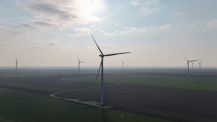 Eurowind Energy a început etapa finală de testare şi punere în funcţiune a parcului eolian Pecineaga. Proiectul include 8 turbine de maxim 220 metri, cele mai mari instalate în România