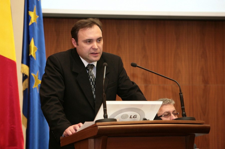 Expertul în energie Dumitru Chisăliță: Motorina va fi din ce în ce mai scumpă, dar plafonarea ar fi o mare greșeală