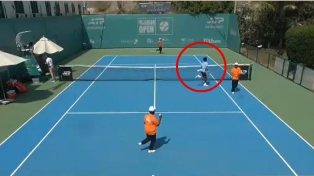 Explozii în Emiratele Arabe Unite: jucătorii fug de pe un teren de tenis în căutarea unui adăpost