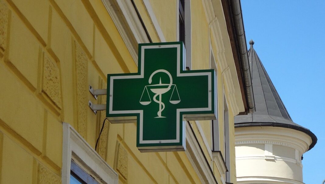 Farmacist şef de la un centru medical din Capitală, acuzat de o fraudă cu medicamente de 2 milioane euro
