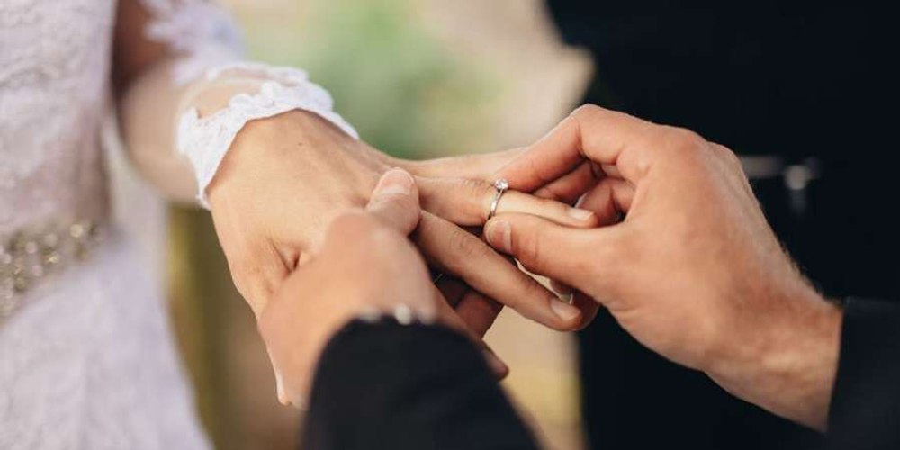 Femeie din Suceava anchetată pentru bigamie: s-a măritat a doua oară, deși are soț de 20 de ani