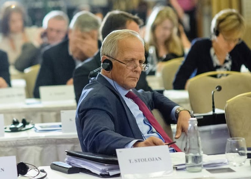 Fostul premier Theodor Stolojan spune că reducerea accizelor la carburanți ar fi o eroare: „Nu întreaga țară are aceleași suferințe. Mergem țintit pe câteva grupuri”