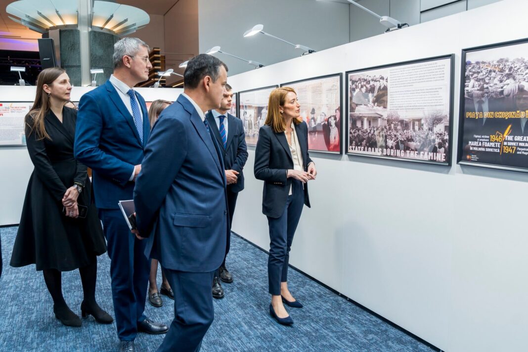 FOTO Expoziție despre marea foamete impusă de soviectici, inaugurată în Parlamentul European / Eugen Tomac, între inițiatori