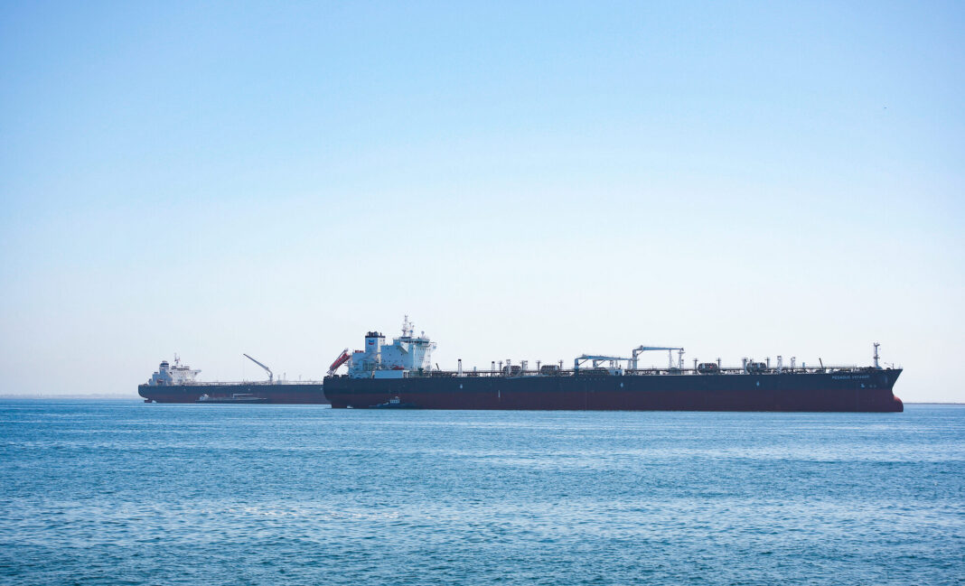 Franţa a sechestrat în Mediterana al treilea petrolier din „flota din umbră” a Rusiei