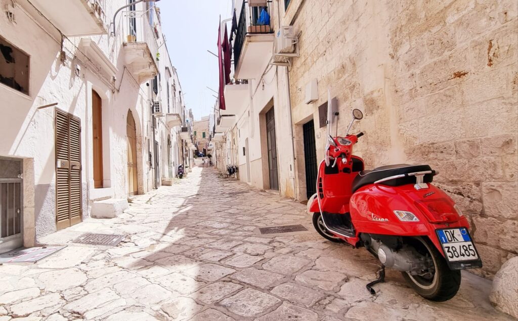 Furtuna perfectă pentru creșterea costului vieții în Italia: Război, inflație, rate și prețuri crescute / Coșul de cumpărături a crescut cu 2,2% într-o singură lună / ”Criza din Orientul Mijlociu va avea probabil un impact major”