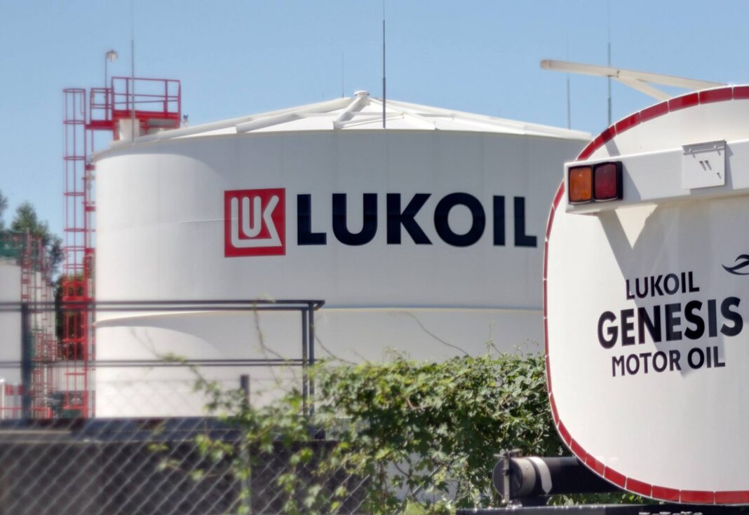 Gigantul petrolier rus Lukoil, pierderi uriașe în 2025 după sancțiunile SUA: active externe scoase la vânzare