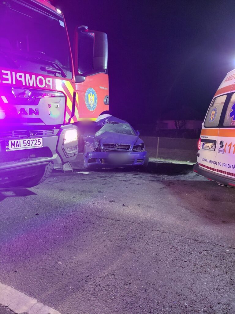 Grav accident de circulație în județul Cluj în urma căruia două persoane au murit, dintre care o fetiță de numai 3 ani