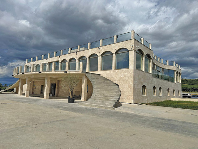 Grupul Ferrucio din Prahova face un hotel în podgoria Boldeşti Scăieni, investiţie de 2,5 mil. euro prin Tranziţie Justă. „Dealul Mare este o destinaţie turistică“. Grupul deţine 12,5 hectare de podgorie în Boldeşti Scăieni (Prahova), unde produce vinurile Ferrucio.