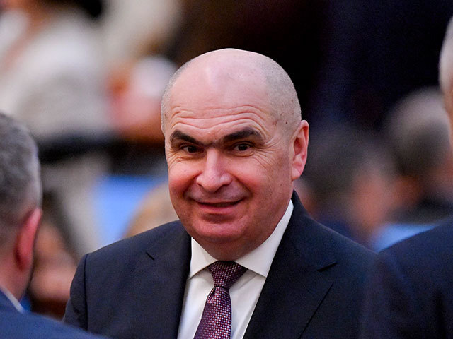 Guvernul amână şedinţa în care ar fi trebuit adoptată plafonarea adaosului comercial la carburanţi