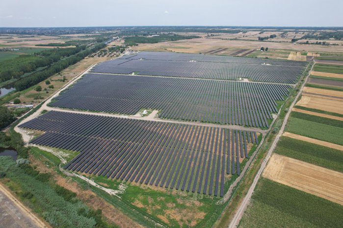 HELLENiQ Renewables lansează primele proiecte solare din România, două parcuri fotovoltaice din judeţele Teleorman şi Olt. Sotiris Kapellos, director operaţional al HELLENiQ Renewables: România reprezintă una dintre cele mai promiţătoare pieţe de energie regenerabilă din Europa de Sud-Est