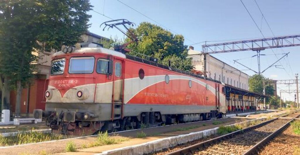 Ilie Bolojan a criticat „capacitatea administrativă deficitară” a Ministerului Transporturilor și a CFR și încetineala cu care se dezvoltă rețeaua feroviară