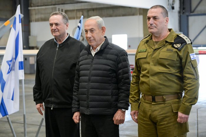 În timp ce traderii avertizează că dacă războiul mai ţine până în aprilie, barilul de petrol ajunge la aproape 200 de dolari, şeful armatei israeliene spune că războiul împotriva Iranului se află la „jumătatea sa”