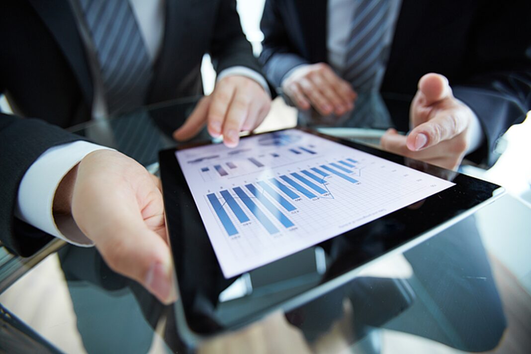 Încrederea economică crește ușor în România, dar piața imobiliară ridică semne de întrebare