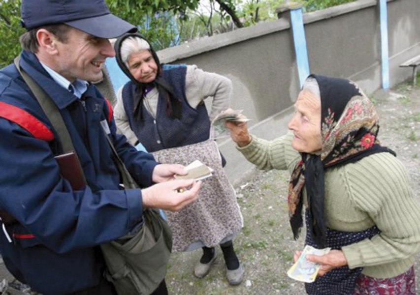 Inflația le fură pensionarilor o pensie întreagă pe an. Analist: Ajutoarele de sărbători nu acoperă pierderile