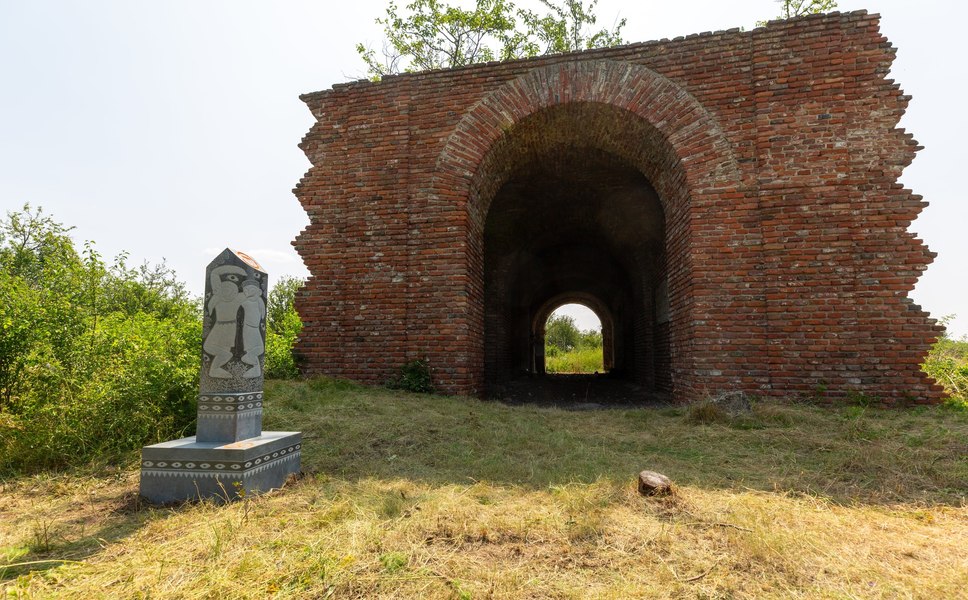 Insula Șimian, ostrovul care trebuia să salveze Ada-Kaleh. Povestea cetății mutate pe Dunăre după construcția Porților de Fier