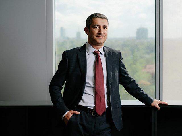 Interviu ZF. Mihail Ion, Raiffeisen Bank: Există o înclinaţie mai mare către economisire şi mai mică spre consum. Dar, în acelaşi timp, capacitatea de economisire e un pic mai redusă din cauza contextului. Pentru economisire, clienţii preferă conturile flexibile, cu dobândă acumulată, fără pierdere la retrageri