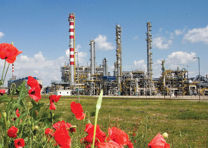 Într-o lume tot mai dezechilibrată energetic, Polonia şi Ungaria îşi creează prin expansiune propriile echilibre locale