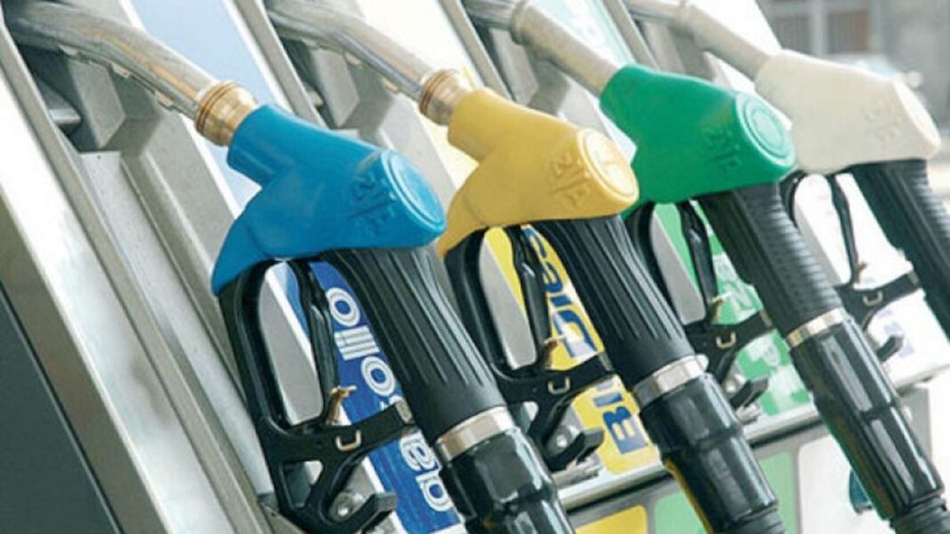 Italia analizează reducerea accizelor la carburanți pentru a tempera scumpirile la pompă