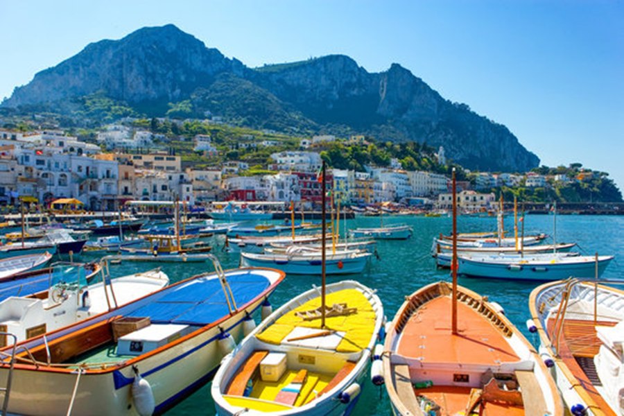 Italia introduce reguli noi pentru turiștii din trei destinații populare: schimbări în Capri, Florența și Dolomiți
