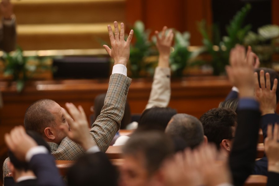 Legea bugetului de stat ajunge în Parlament. Votul final va fi dat joi
