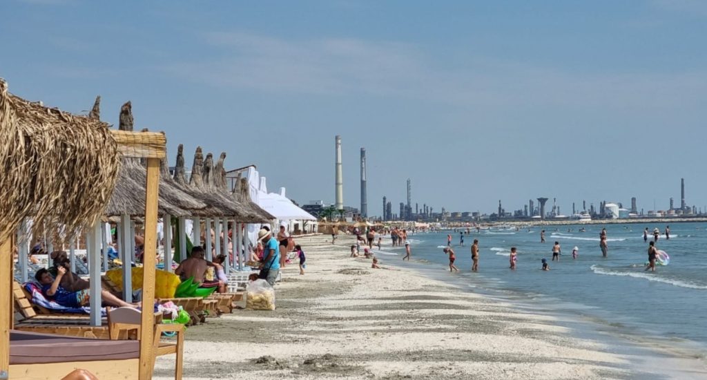  Licitarea plajelor din Năvodari este contestată în instanță / ”În lipsa rețelelor de apă și canalizare, este imposibil să se ofere turiștilor condiții civilizate”