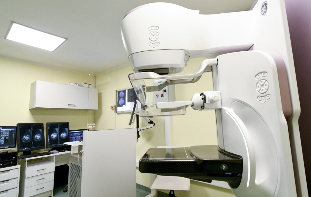 Listă de aşteptare până în iunie pentru mamografii la Spitalul Județean Arad / Autorităţile spun că vor mai cumpăra un mamograf