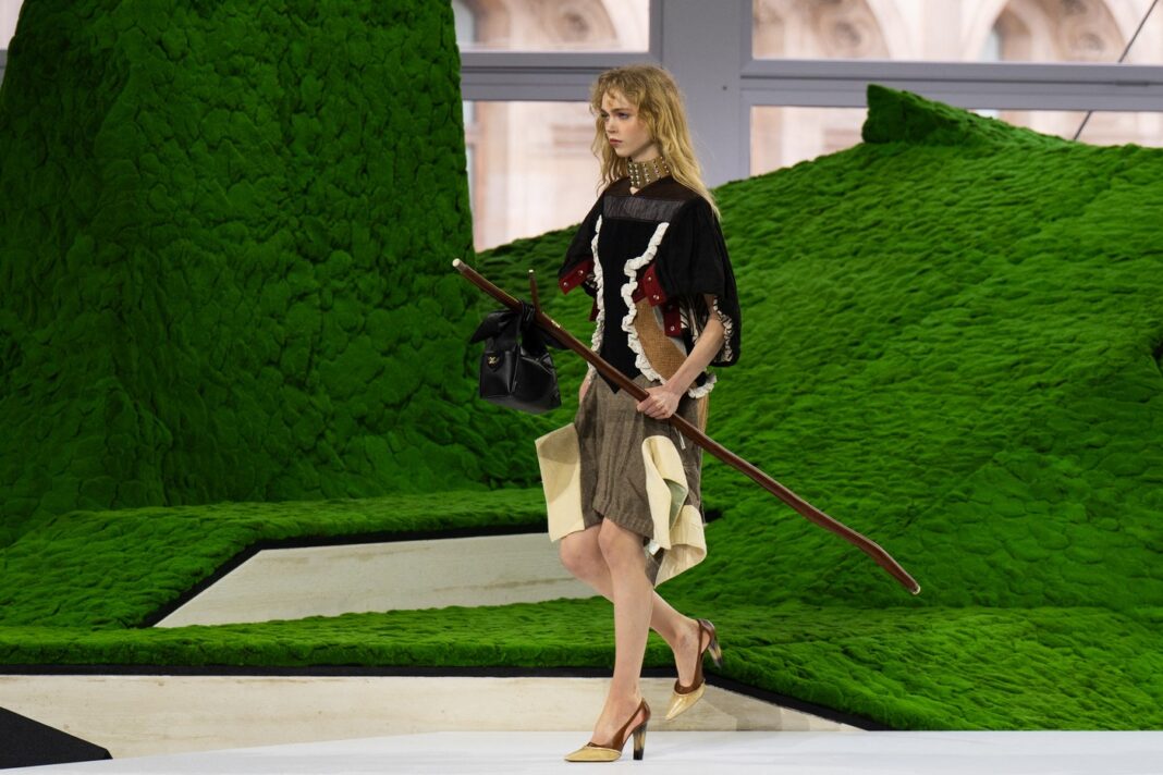Louis Vuitton toamnă-iarnă 2026-2027: de ce își pierde coerența cea mai recentă colecție a casei de modă