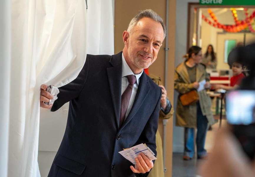 Lovitură politică la Paris: stânga preia din nou capitala Franței, iar candidata de dreapta este învinsă categoric în alegerile pentru primărie