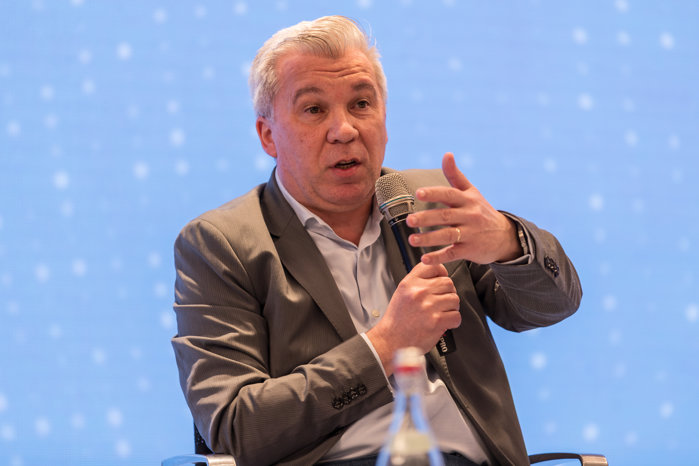 Lucian Isac, Estinvest: Dacă tot mai mulţi oameni vor investi în companiile pe care le cunosc, vom avea cu toţii de câştigat şi economia se va putea dezvolta fără să depindă de fonduri europene, cu resursele interne disponibile