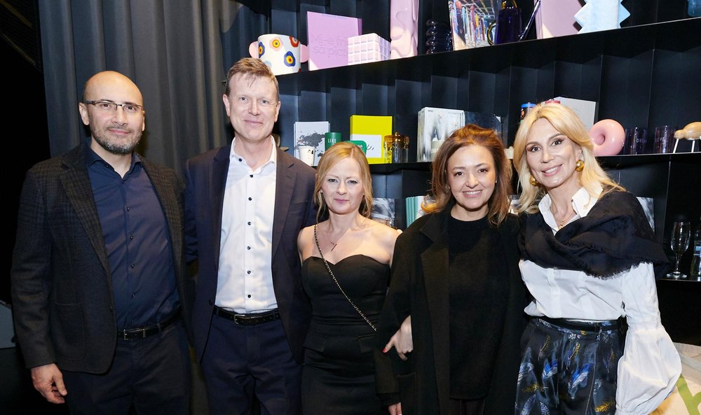 Lucie Portman, soția ambasadorului Marii Britanii la București, și-a sărbătorit ziua de naștere într-un cadru exclusivist, la Muzeul de Artă Recentă