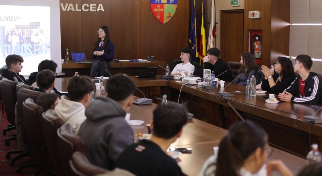 Mai mulți bani pentru dezvoltare rurală, proiecte sociale pentru tineri și recuperarea inechităților dintre rural și urban – concluziile consultării „Be a local COHERO” de la Râmnicu Vâlcea