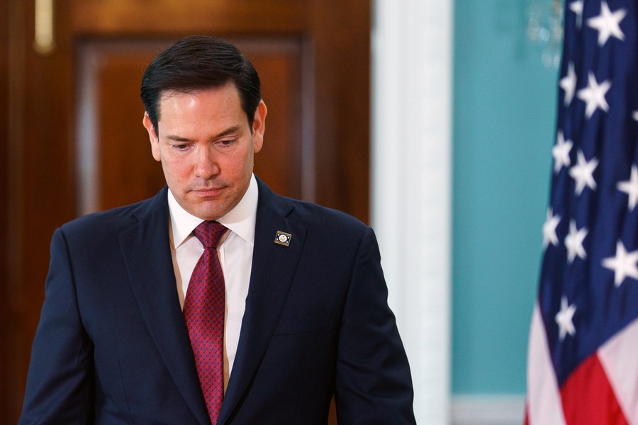 Marco Rubio, ridiculizat din cauza pantofilor primiți cadou de la Trump: „Tuturor le este teamă să nu îi poarte”