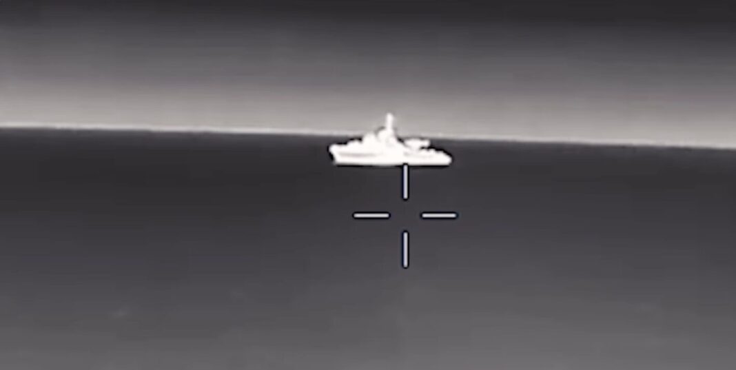 Marea Britanie va putea să intercepteze și să confiște navele sancționate din „flota fantomă” rusă dacă intră în apele teritoriale ale Regatului Unit