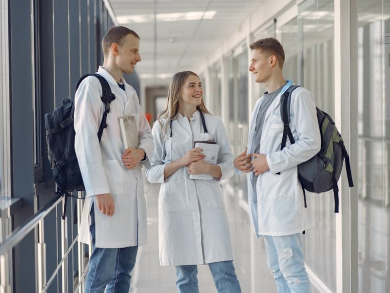 Medicii români din diaspora se unesc în RoMeDi - O punte profesională între sistemele de sănătate globale și cel autohton