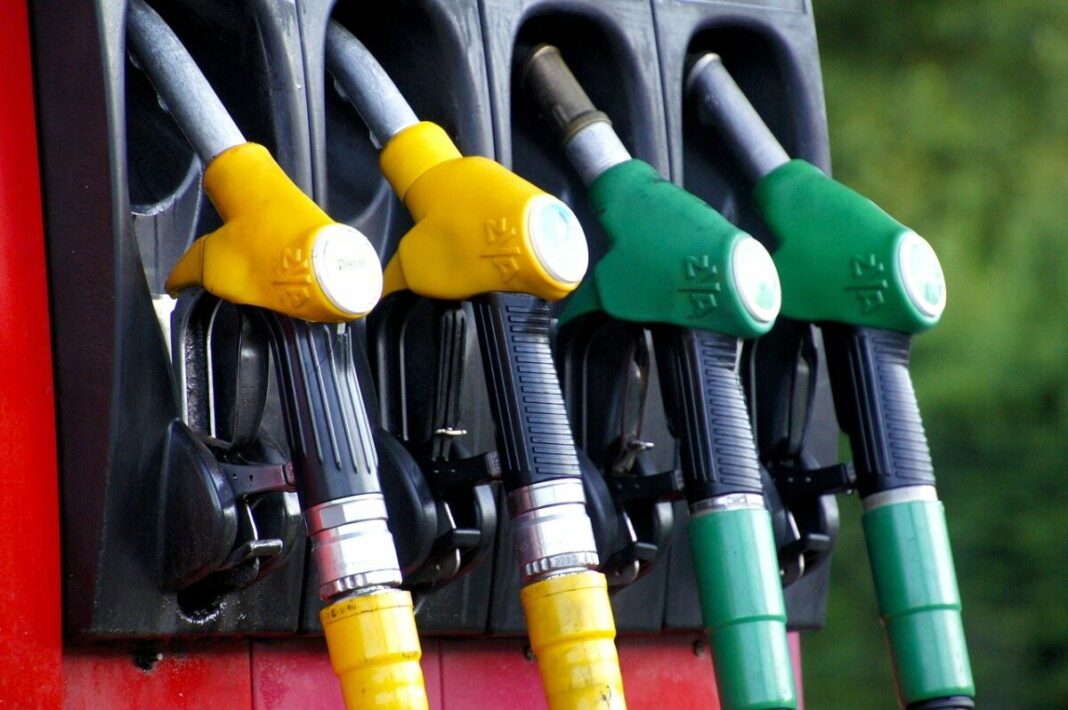 Ministrul Energiei: O creștere mai mare de 3-5 bani la pompă nu este justificată în acest moment / Speculațiile care au apărut în spațiul public cu motorina sau benzina 10 lei sunt niște minciuni sfruntate