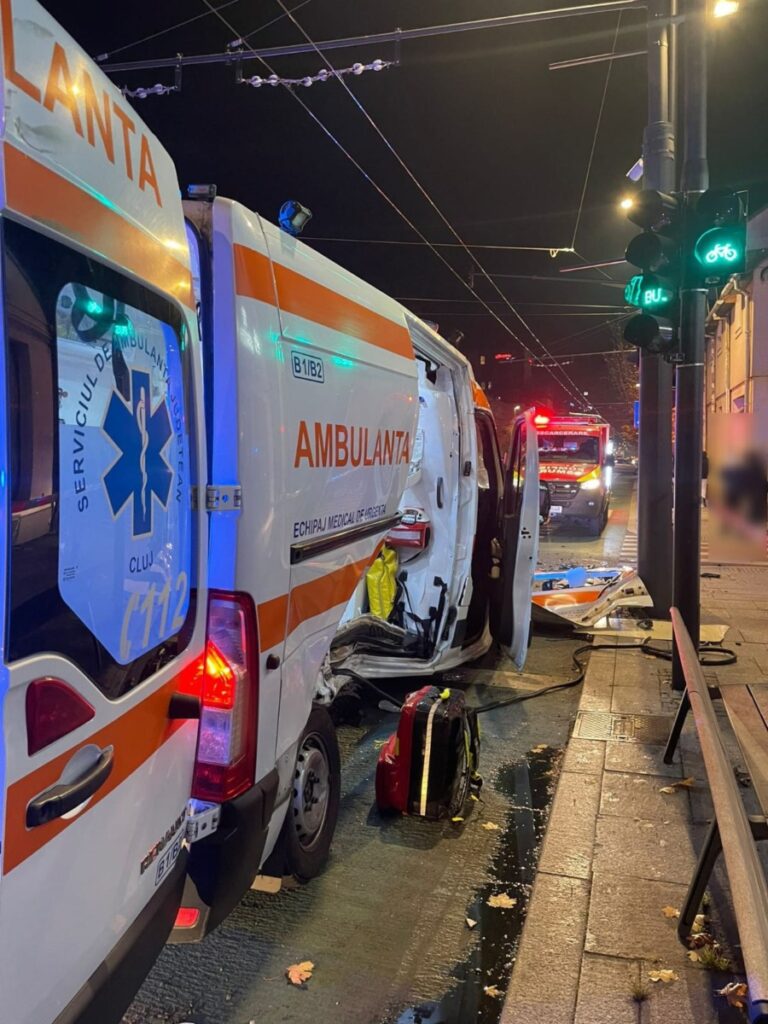 Ministrul Sănătății: Cineva a spus să lăsăm mașinile acasă. Nu pot lăsa ambulanțele în garaj / Medicina nu se face cu mâinile goale