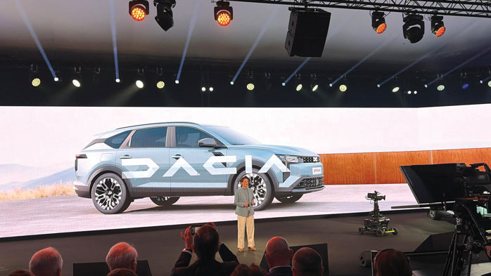 Mioveni, între laude şi avertismente: 1.300 de maşini pe zi, dar costurile s-au dublat în cinci ani, spun şefii Renault. Fabrice Cambolive, CEO, marca Renault: „Băieţi, trebuie să scădeţi costurile la Mioveni“