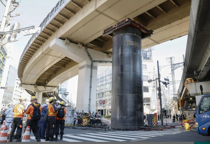 Misterul cilindrului uriaș care a ieșit brusc din pământ în mijlocul unei șosele: anchetă în Japonia