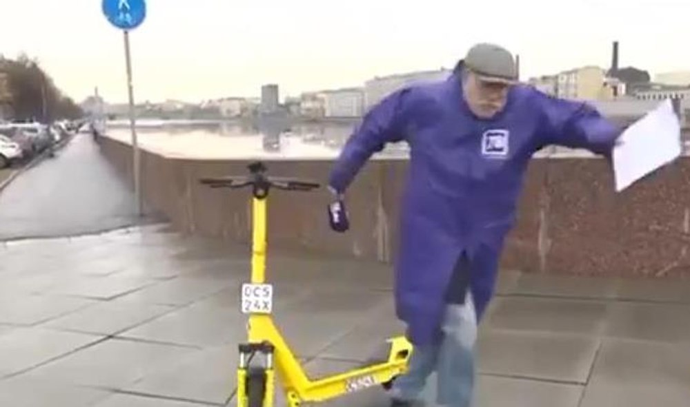 Momentul când un meteorolog rus care transmitea în direct se prăbușește pe caldarâm. Ce s-a întâmplat