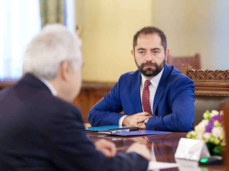 Motorina ar putea ajunge la 17 lei litrul, avertizează consilierul lui Nicușor Dan. De ce nu crede Burnete în plafonarea prețurilor la combustibili