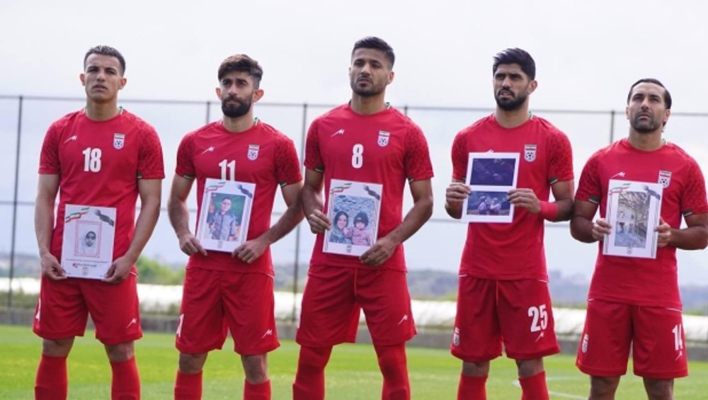 Naționala Iranului a intrat pe teren cu fotografii ale copiilor uciși. Infantino a dat asigurări că selecționata țării islamice va fi la Mondiale