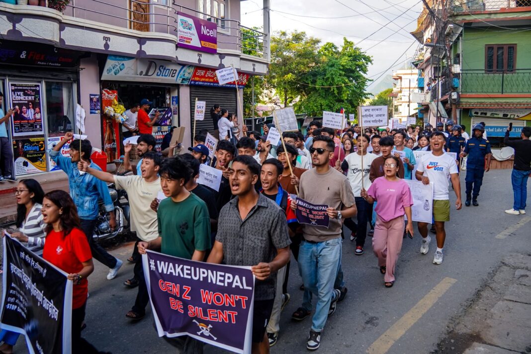 Nepalezii votează în primele alegeri parlamentare organizate după revolta tinerilor din „Generaţia Z”