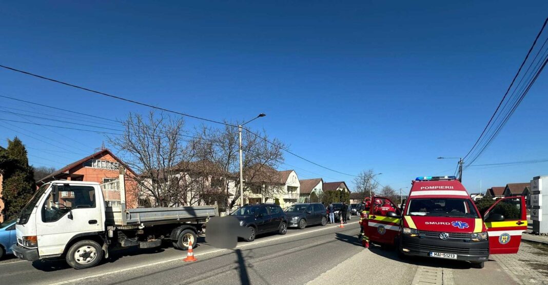 NEWS.ro: Accident cu 12 persoane implicate, în judeţul Bistriţa-Năsăud / O femeie şi doi copii – de 12 şi 17 ani – transportaţi la spital