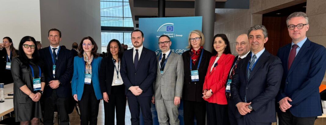 NEWS.ro: Alexandru Rogobete, discuţii la Luxemburg cu vicepreşedintele Grupului Băncii Europene de Investiţii, despre consolidarea cooperării şi continuarea proiectelor importante pentru sistemul de sănătate din România: Am abordat tema spitalelor regionale