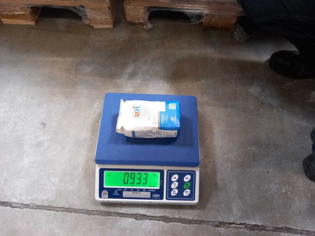 NEWS.ro: ANPC a retras definitv de la comercializare 140 de tone de zahăr după ce au fost descoperite abateri semnificative, de peste 70 de grame, între cantitatea netă declarată şi cea efectivă  - FOTO