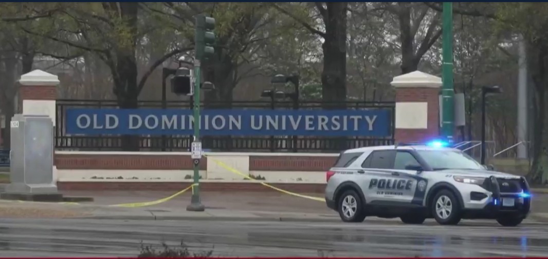 NEWS.ro: Atacul armat de la universitatea din Virginia este investigat ca act de terorism. Autorul, fost membru al Gărzii Naţionale, fusese condamnat anterior pentru susţinerea ISIS