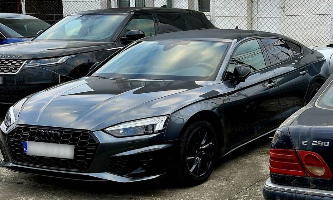 NEWS.ro: Autoturisme de lux în valoare de peste 230.000 de lei, căutate de autorităţile din alte state, descoperite la graniţă, în România