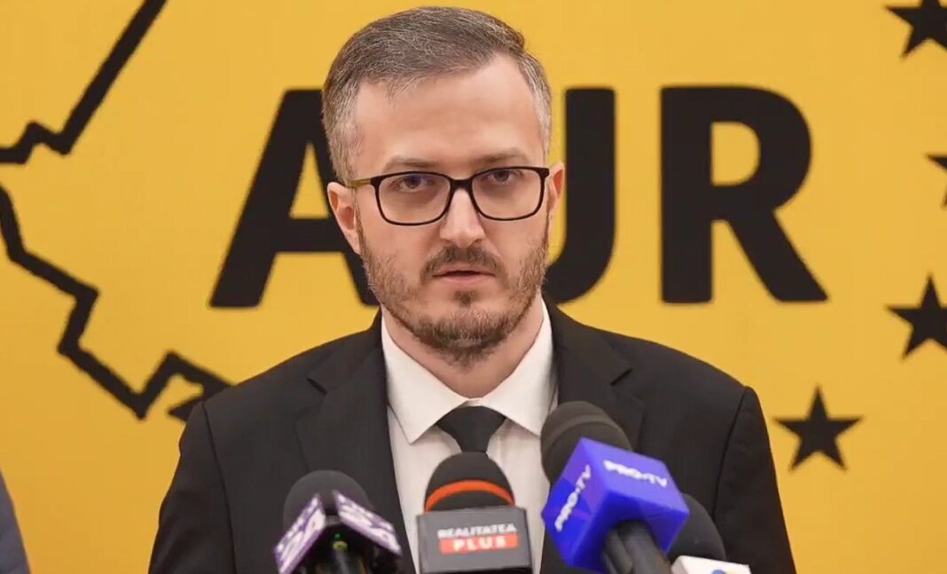 NEWS.ro: Avrămescu (AUR): Un punct central al contestaţiei pe care am depus-o la CCR, privind bugetul pe 2026, se referă la încălcarea drepturilor sociale, în special prin refuzul coaliţiei de guvernare de a aplica legea cu privire la indexarea pensiilor